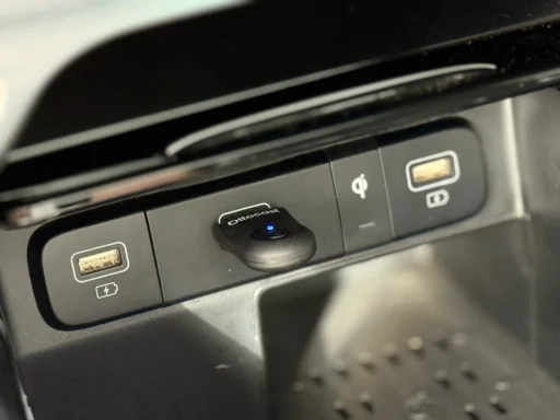Ottocast Mini 2.0 Flow belaidis CarPlay / Android Auto adapteris